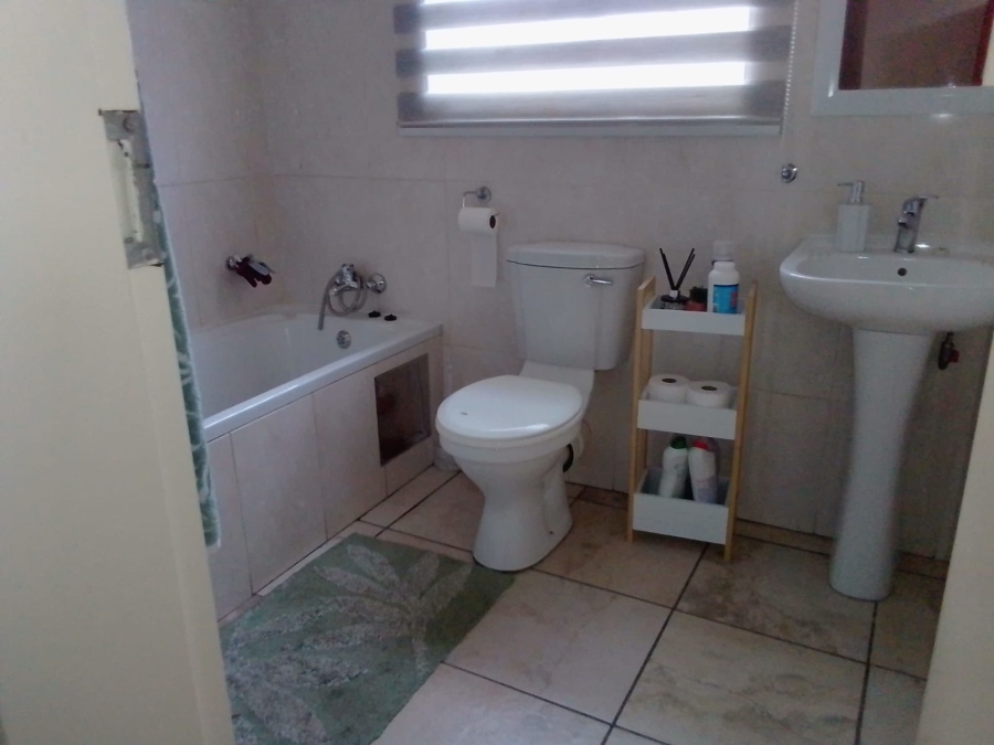 To Let 3 Bedroom Property for Rent in Waterval East North West